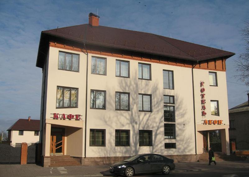 Готель Леон Novohrad-Volynskyy ภายนอก รูปภาพ
